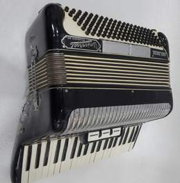 Universal Incorporated Brand Student Master Model 41 Key/120 Button Black Piano Accordion alternative image