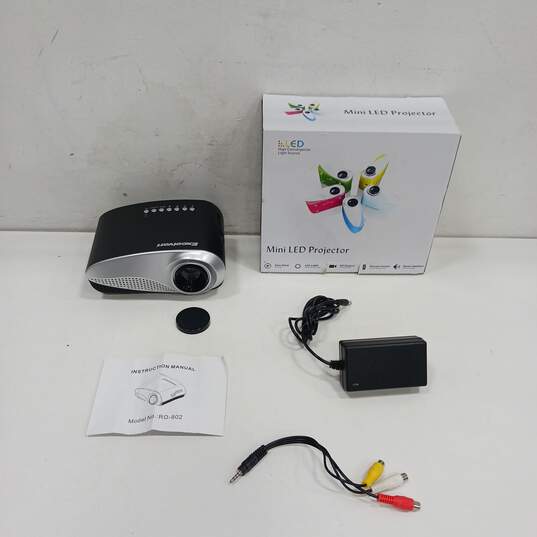 Excelvan RD-802 LED Mini Projector image number 1