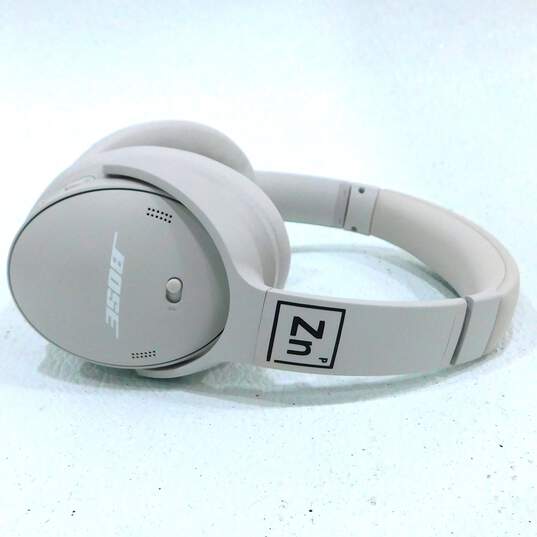 Bose QuietComfort QC45 II Wireless Over Ear Headphones White Smoke image number 4