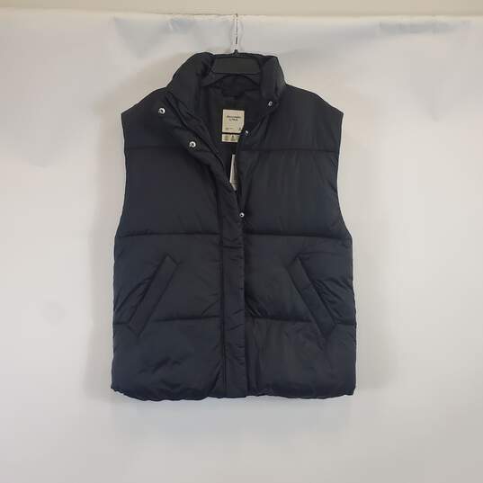 Abercrombie & Fitch Men Black Puffer Vest M NWT image number 1