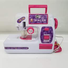 Singer Totally Me Mini Sewing Machine Untested