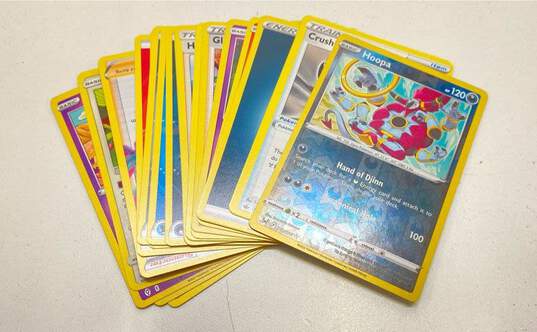 Assorted Pokémon TCG Common, Uncommon and Rare Trading Cards (685 Cards) image number 5