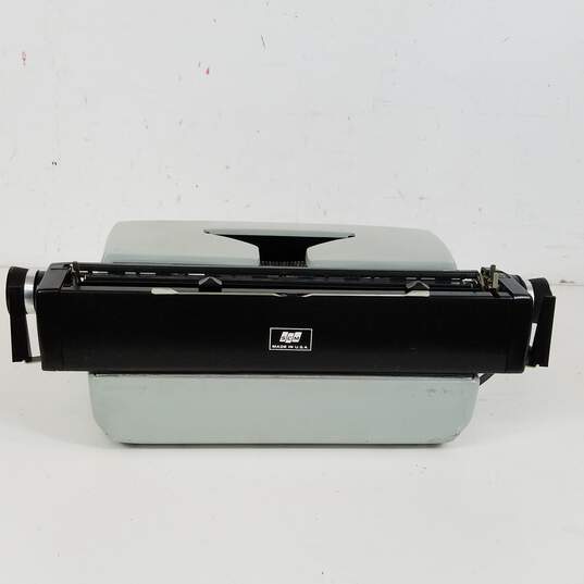 Smith-Corona Super Correct Electric  Portable  Typewriter with Hard Cover Case image number 4