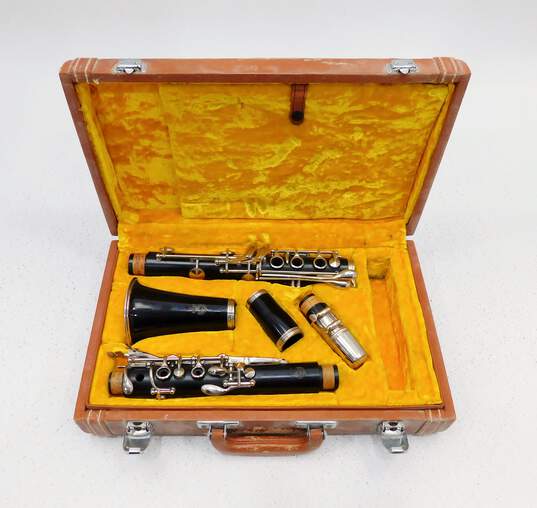 Brand B Flat Student Clarinet w/ Accessories image number 10