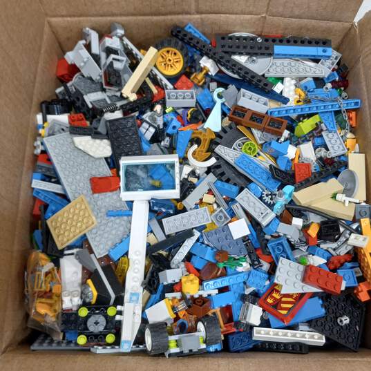 8.5lbs of Assorted Mixed Building Blocks Bundle image number 5