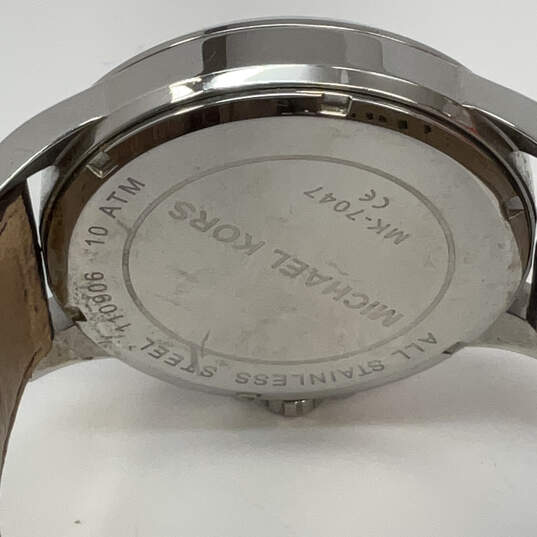 Designer Michael Kors MK-7047 Round Dial Leather Strap Analog Wristwatch image number 4