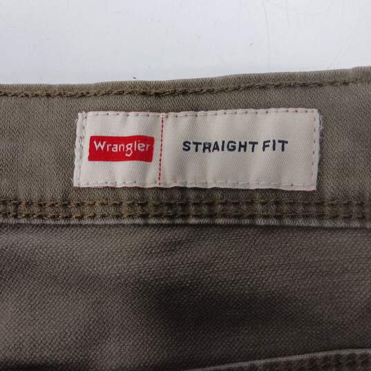 Men’s Wrangler Straight Fit Jeans image number 4