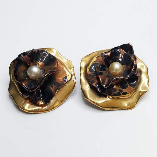Lacombe Vintage Gold Tone Faux Pearl Flower Clip-On Earrings 25.3g image number 4