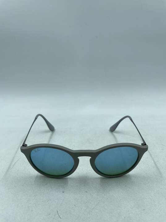 Ray-Ban Round Mirrored Gray Sunglasses image number 2