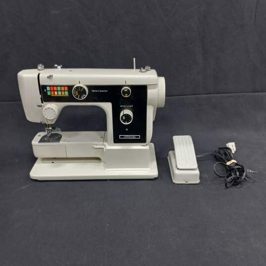 Vintage JC Penney 522F Sewing Machine image number 1