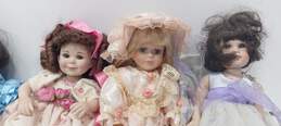 Vintage Bundle of 5 Porcelain Dolls alternative image
