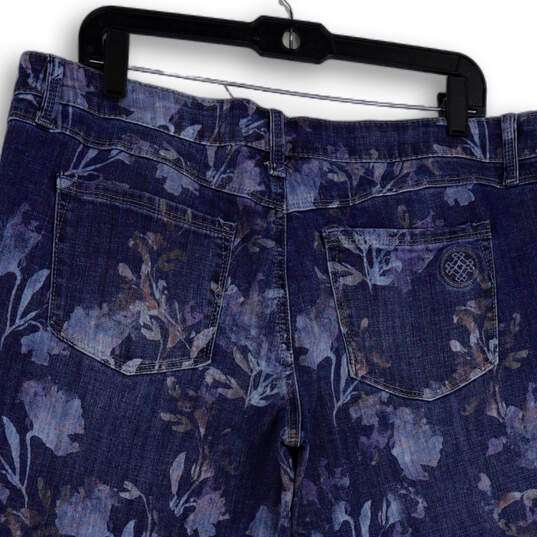 NWT Womens Blue Denim Floral Pockets Straight Leg Cropped Jeans Size 16P image number 4