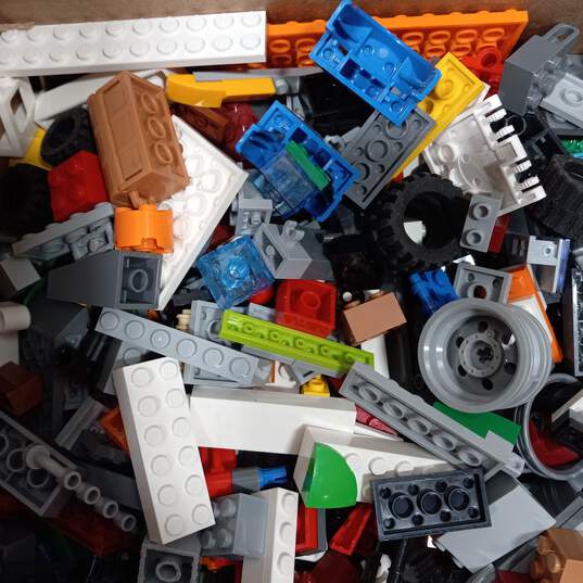 8.7LB Bulk Lot of LEGO Assorted Bricks & Pieces image number 2