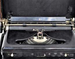 1936 Royal Portable Typewriter Model O w/ Case alternative image