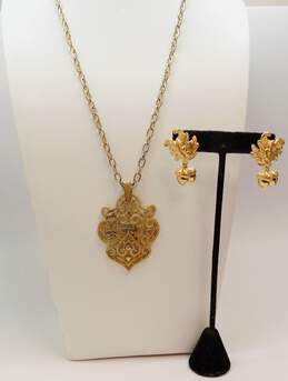 Vintage Crown Trifari & Goldtone MCM Textured Open Scrolled Pendant Chain Necklace & Acorns & Oak Leaves Drop Post Earrings 42.7g