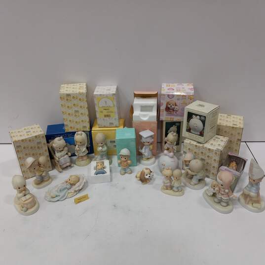 Precious Moments Lot of 18 Figurines Boxed & Loose image number 1