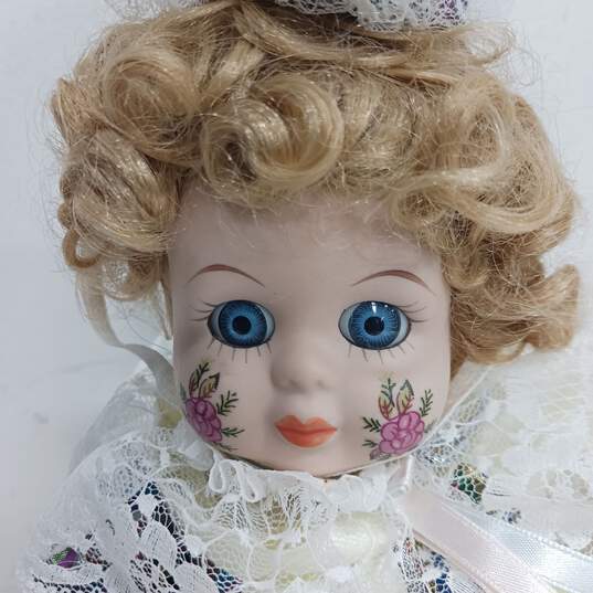 Vintage 1992 Artmk Cown Porcelain Doll IOB image number 5