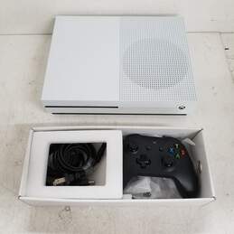 Microsoft Xbox ONE S 500GB Console Bundle with Games & Controller #5 alternative image