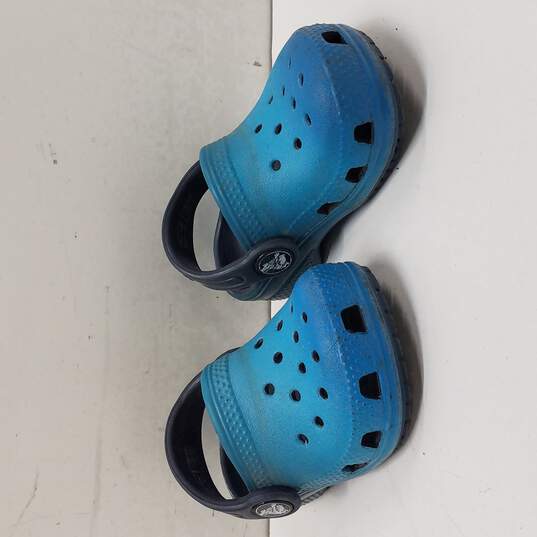 Crocs Blue Sandals Size 4c image number 3
