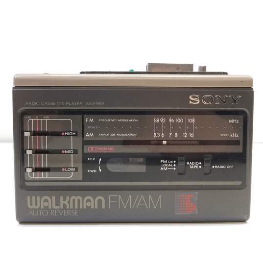 Lot of 3 Vintage Assorted AM/FM Radio Cassette Player image number 2