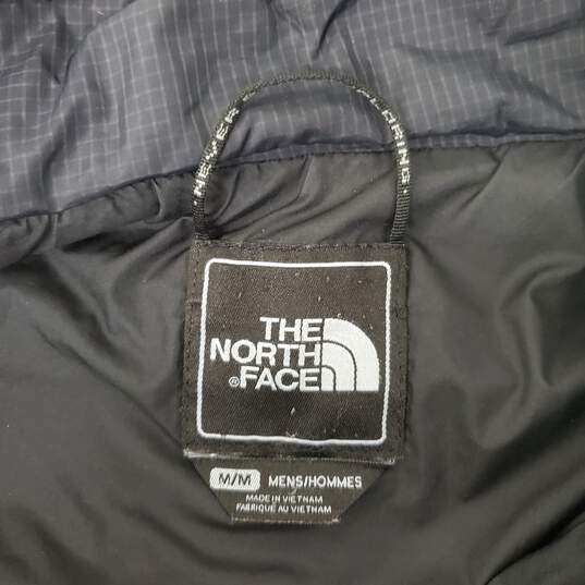 The North Facer MN's Black Puffer Primaloft Jacket Size MM image number 3