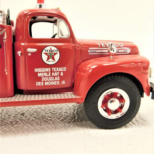 Texaco 1951 Ford Fire Truck 3rd In Series 1/34 Scale image number 8