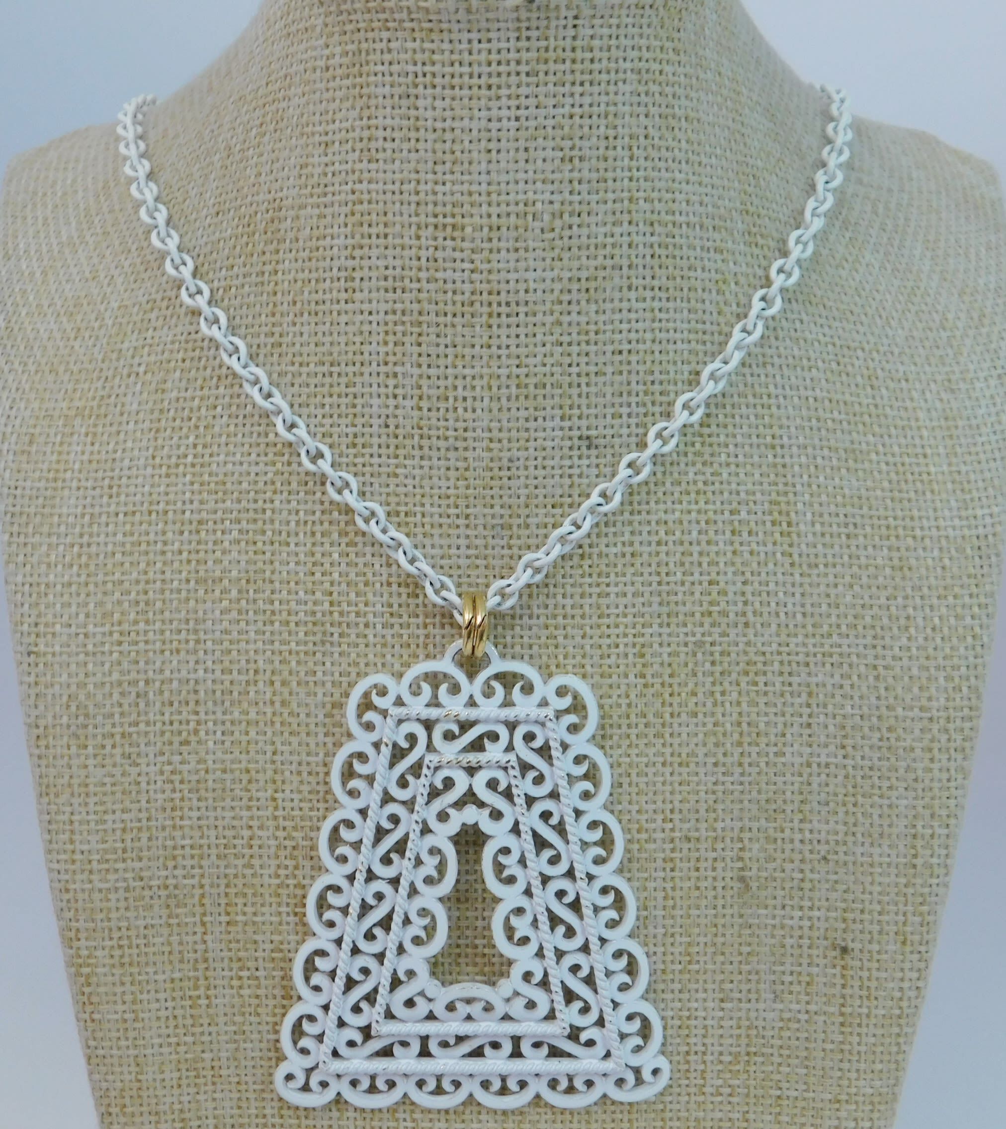 Crown Trifari Pendant And Necklace 30