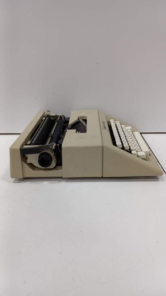 Vintage Olivetti Lettera 25 Typewriter image number 4