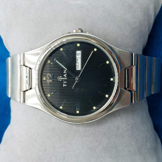 Titan 1082SDA Silver Tone And Black Analog Watch image number 2