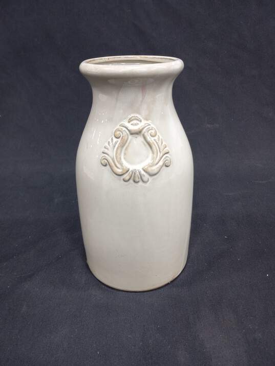 White Ceramic Ivory Flower Vase image number 1