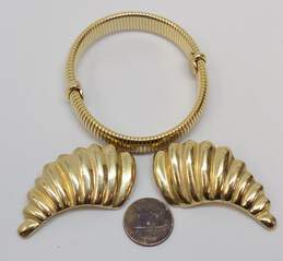 Robin Kahn & Vintage Goldtone Ridged Statement Clip On Earrings & Omega Chain Bracelet 50.1g alternative image