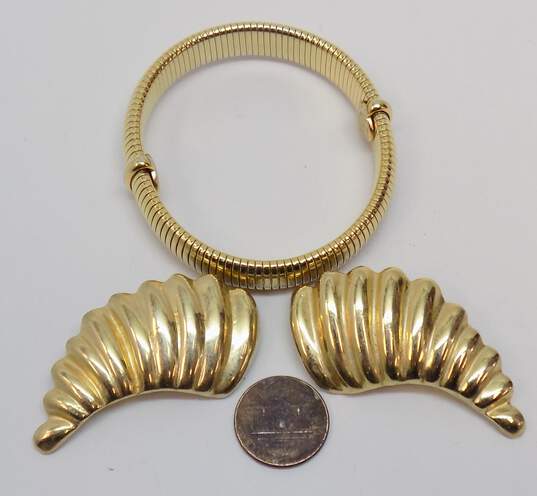 Robin Kahn & Vintage Goldtone Ridged Statement Clip On Earrings & Omega Chain Bracelet 50.1g image number 2