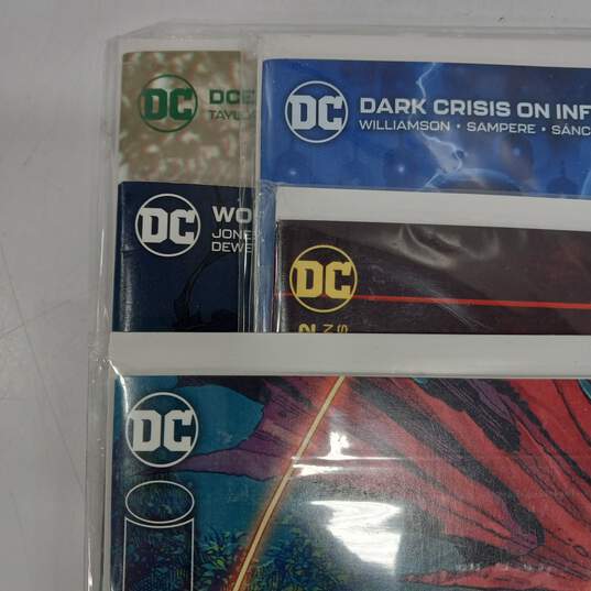 Bundle of Five Assorted DC Comic Books image number 3