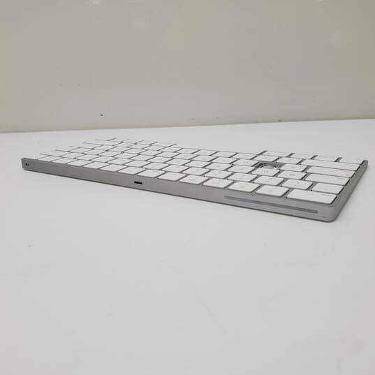 VTG. Apple Untested Parts/Repair* Wireless Magic A1644 Silver Slim Profile Keyboard image number 3