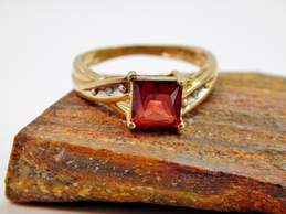 10K Yellow Gold Princess Cut Garnet Diamond Accent Side Stones Ring 2.0g