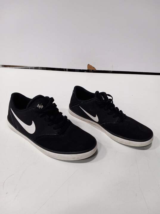 Nike SB Men's Black & White Skate Shoes Size 8 image number 1