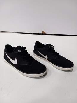Nike SB Men's Black & White Skate Shoes Size 8