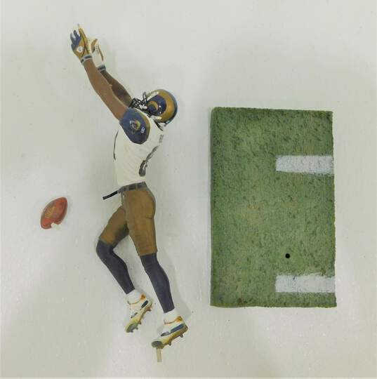2005 McFarlane Holt Rams NFL Football Figure image number 2