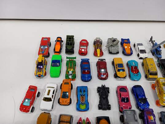 5lb Bundle of Assorted Diecast Toy Cars image number 2