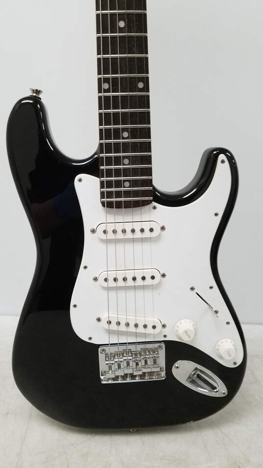 Fender Squier Mini Black Electric Guitar image number 3