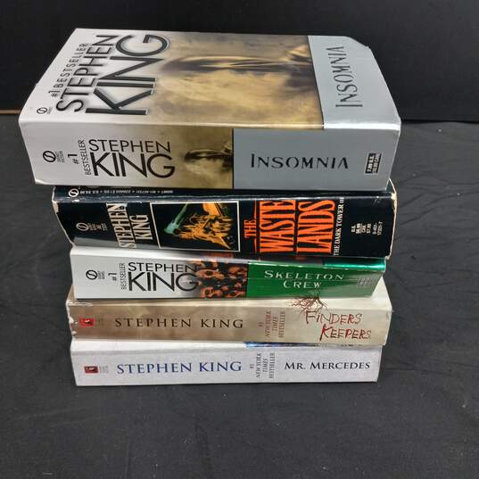 5pc Bundle of Assorted Paperback Stephen King Novels image number 3