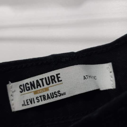 Men's Signature Gold Levi Strauss & Co. Jeans Size W34 X L30 image number 2