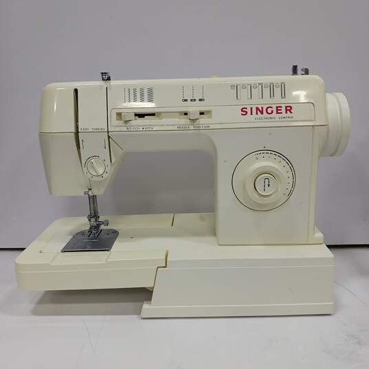 Singer Electronic Control Sewing Machine image number 2