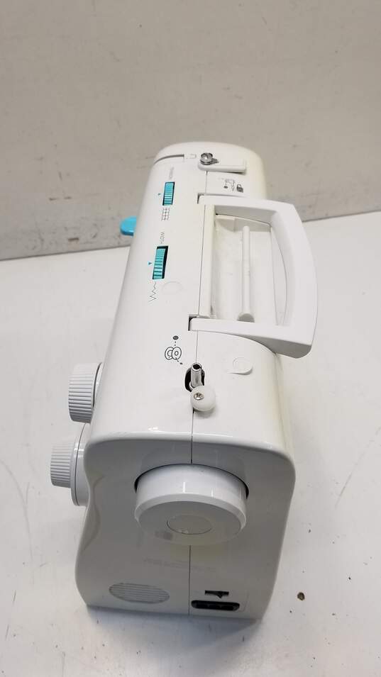 Singer Simple Sewing Machine 2263-SOLD AS IS, UNTESTED, NO POWER CABLE/FOOT PEDAL image number 5