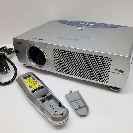 VTG. SANYO PLC-SU30 LCD SVGA Portable Projector W/Remote Untested P/R image number 2