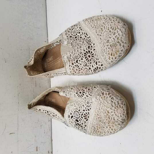 TOMS Alpargata White Knit Crochet Slip On Flats Shoes Women's Size 6 image number 6