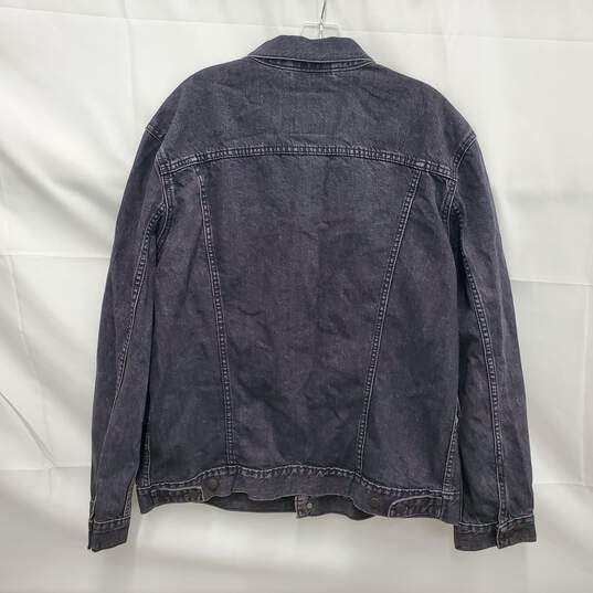 NWT Levi's Strauss MN's Black Washed 100% Cotton Trucker Jacket Size XL image number 2