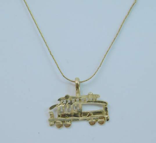 14K Yellow Gold Trolley Street Car Pendant Necklace 1.8g image number 3