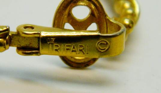 Vintage Crown Trifari Gold Tone Scrolled & Hoop Clip-On Earrings 27.8g image number 5