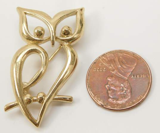 VNTG Crown Trifari Gold Tone Owl Brooch 7.8g image number 3